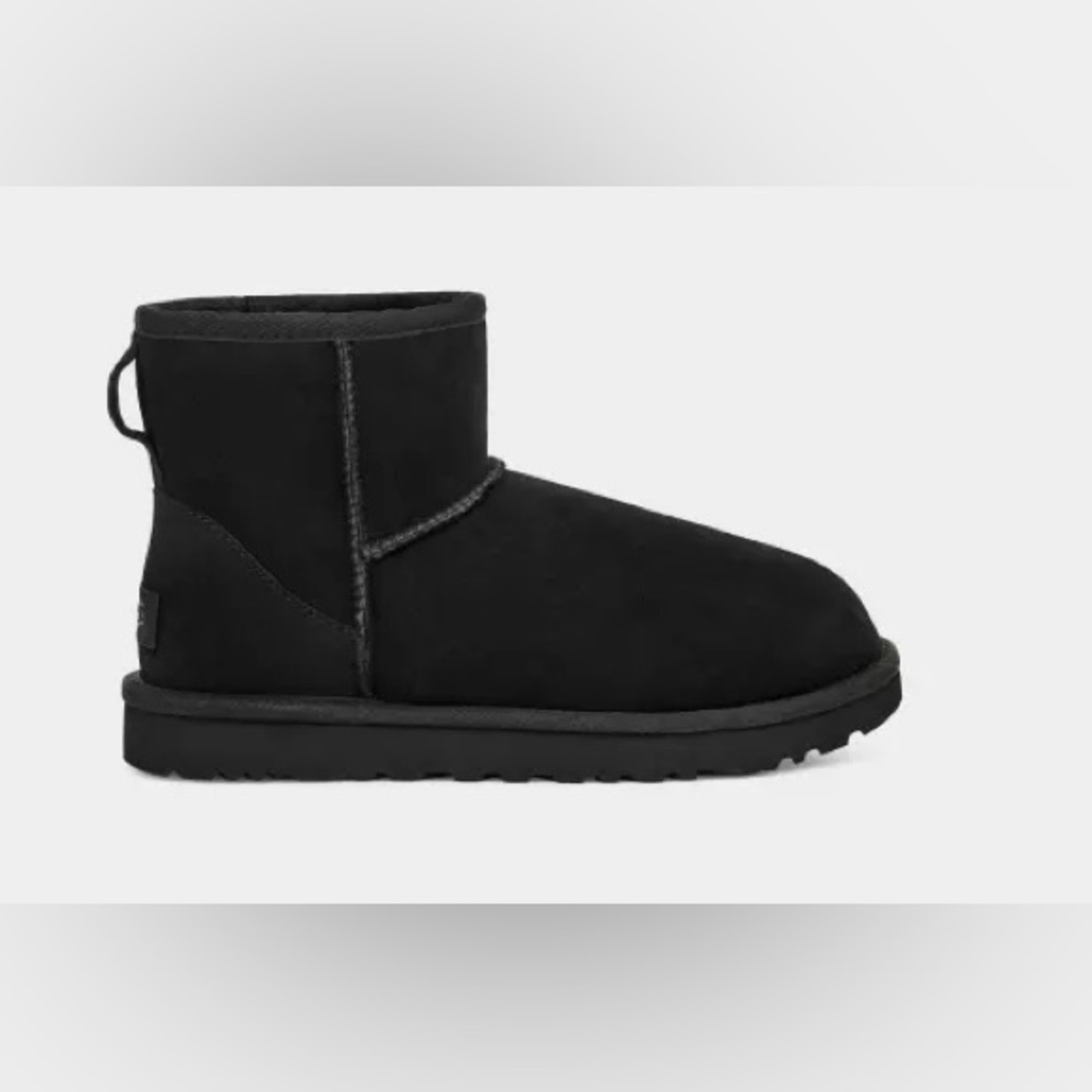 Ugg Classic Mini II Boots Black Womans 6 1016222
